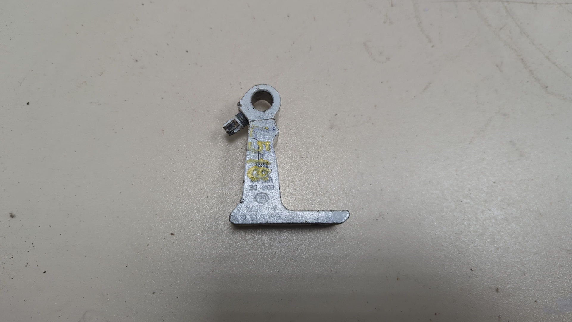 Петля двери