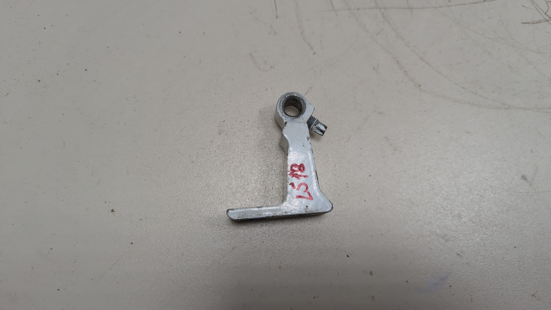 Петля двери