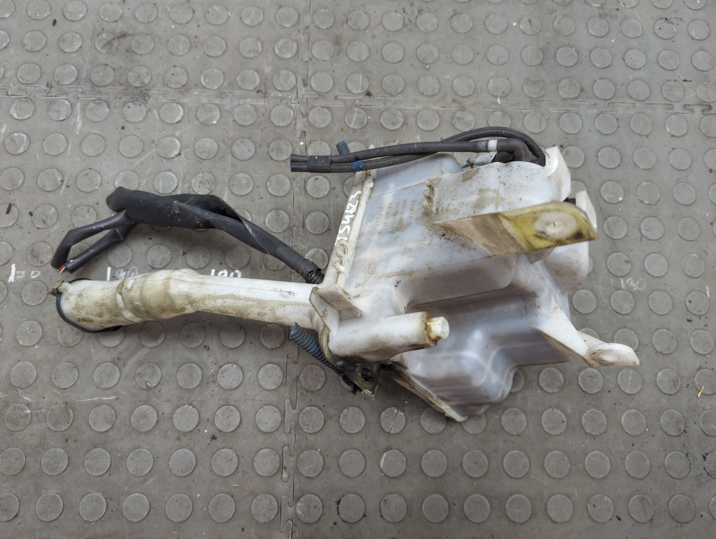 Бачок омывателя лобового стекла