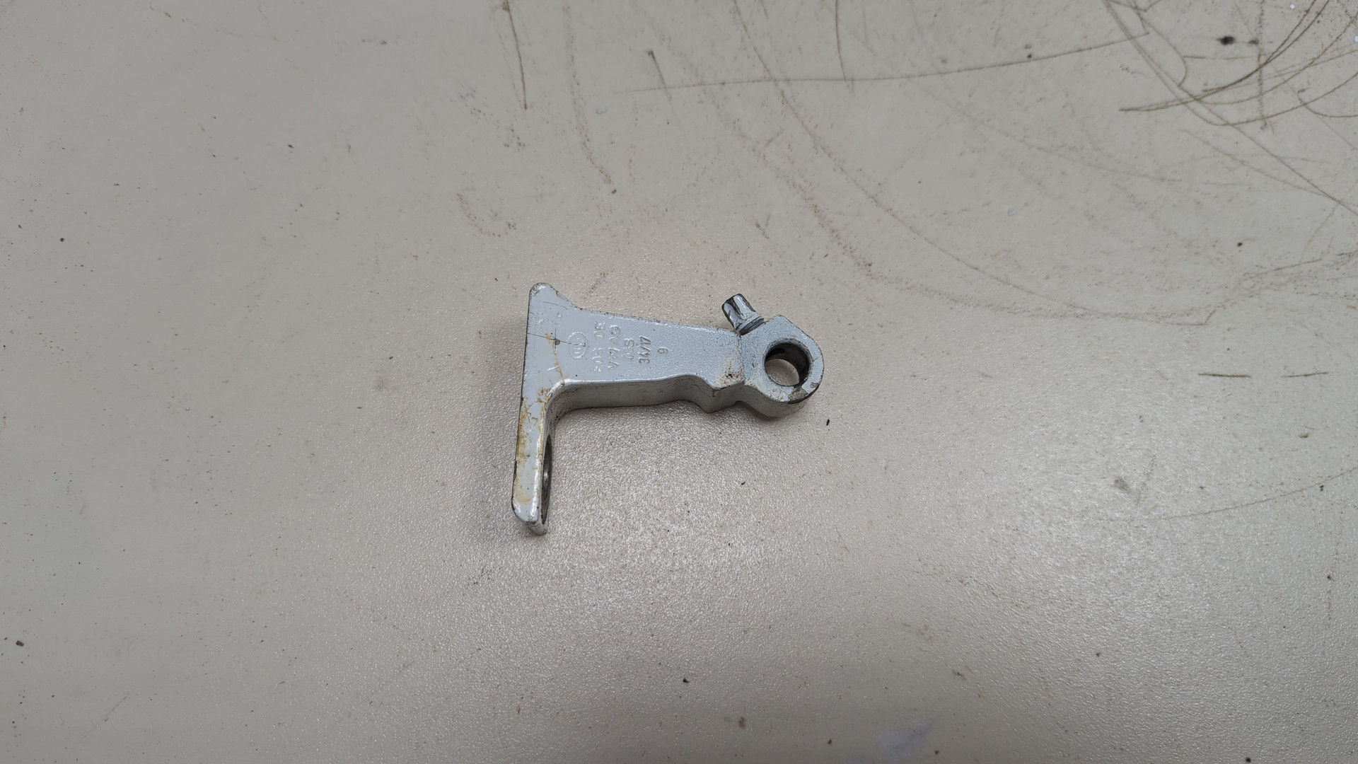 Петля двери