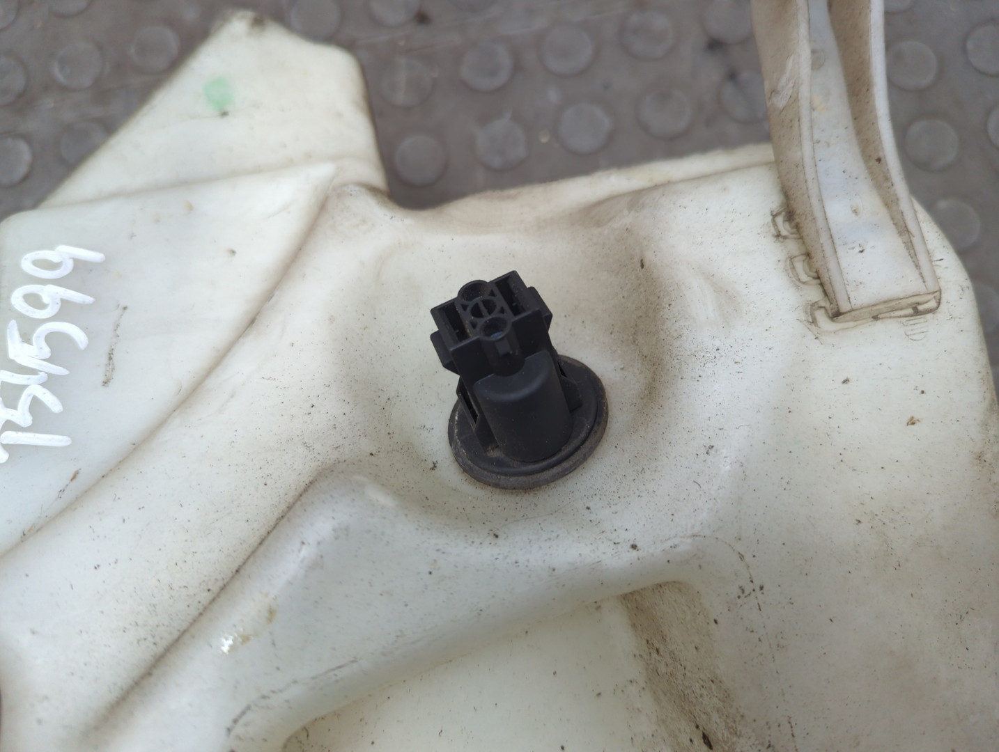 Бачок омывателя лобового стекла