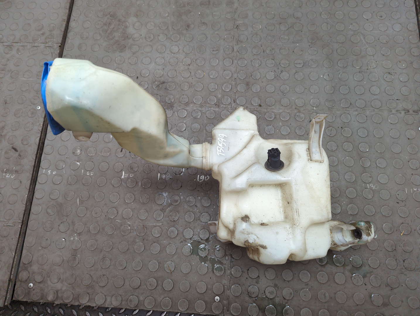 Бачок омывателя лобового стекла