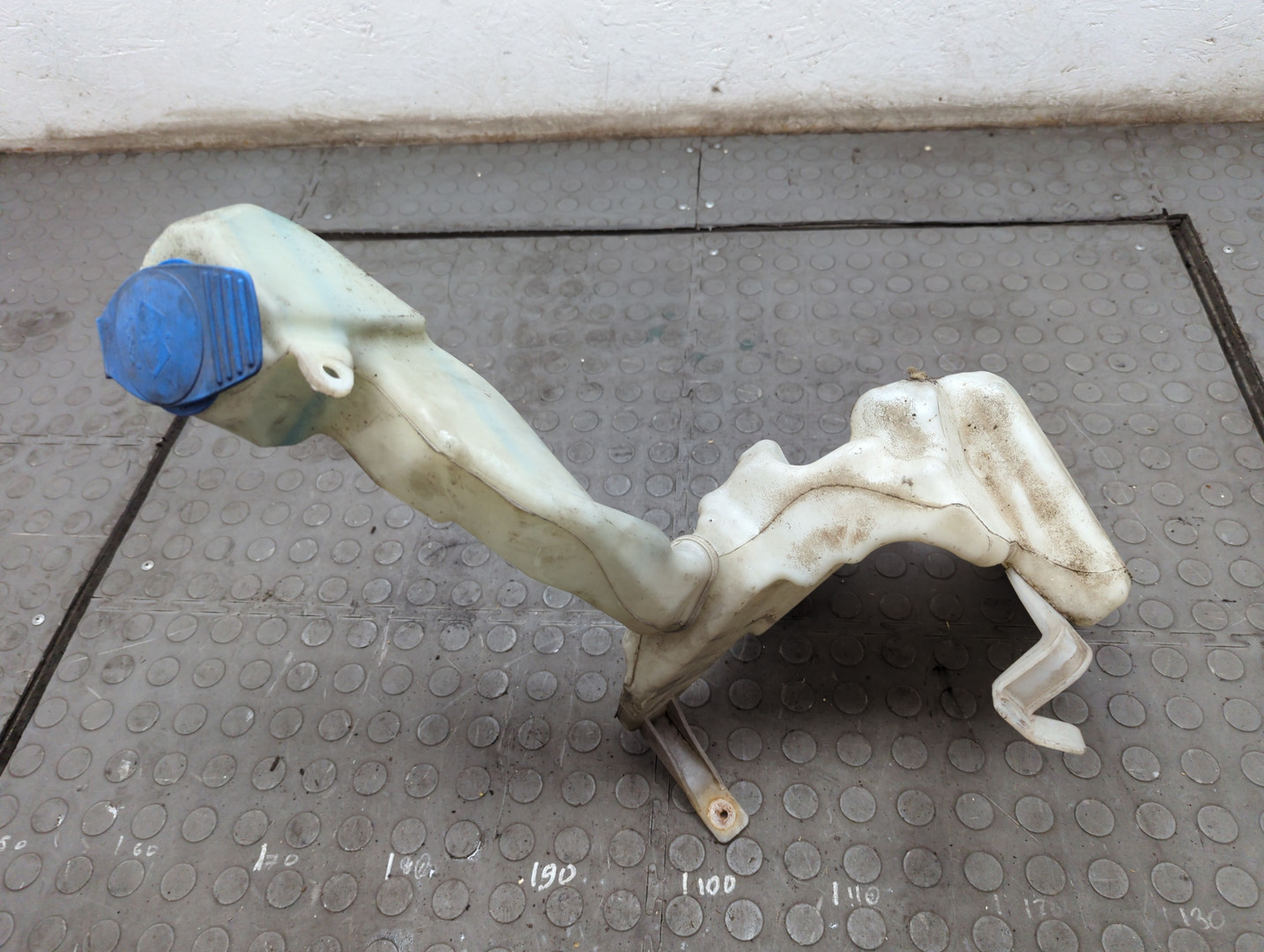 Бачок омывателя лобового стекла