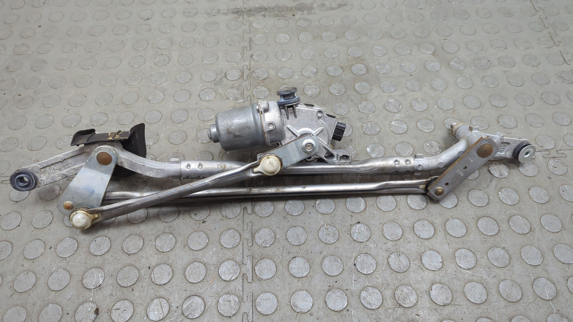 Трапеция стеклоочистителей