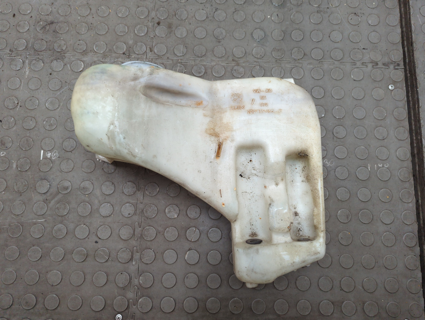 Бачок омывателя лобового стекла