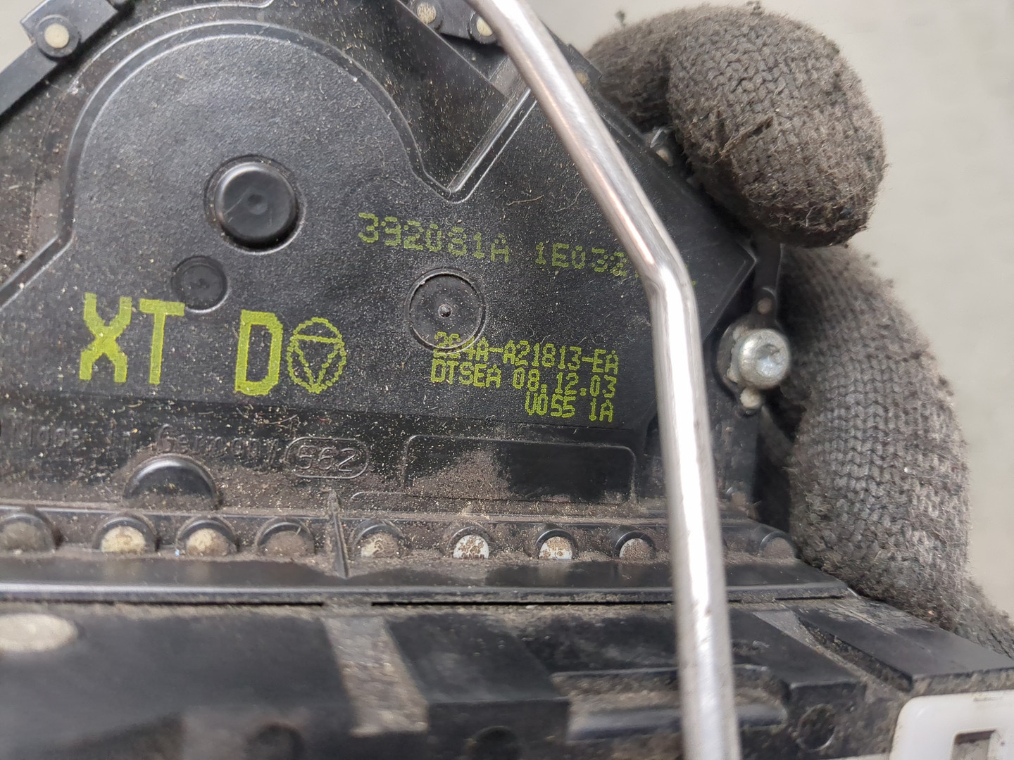 Замок двери передней левой