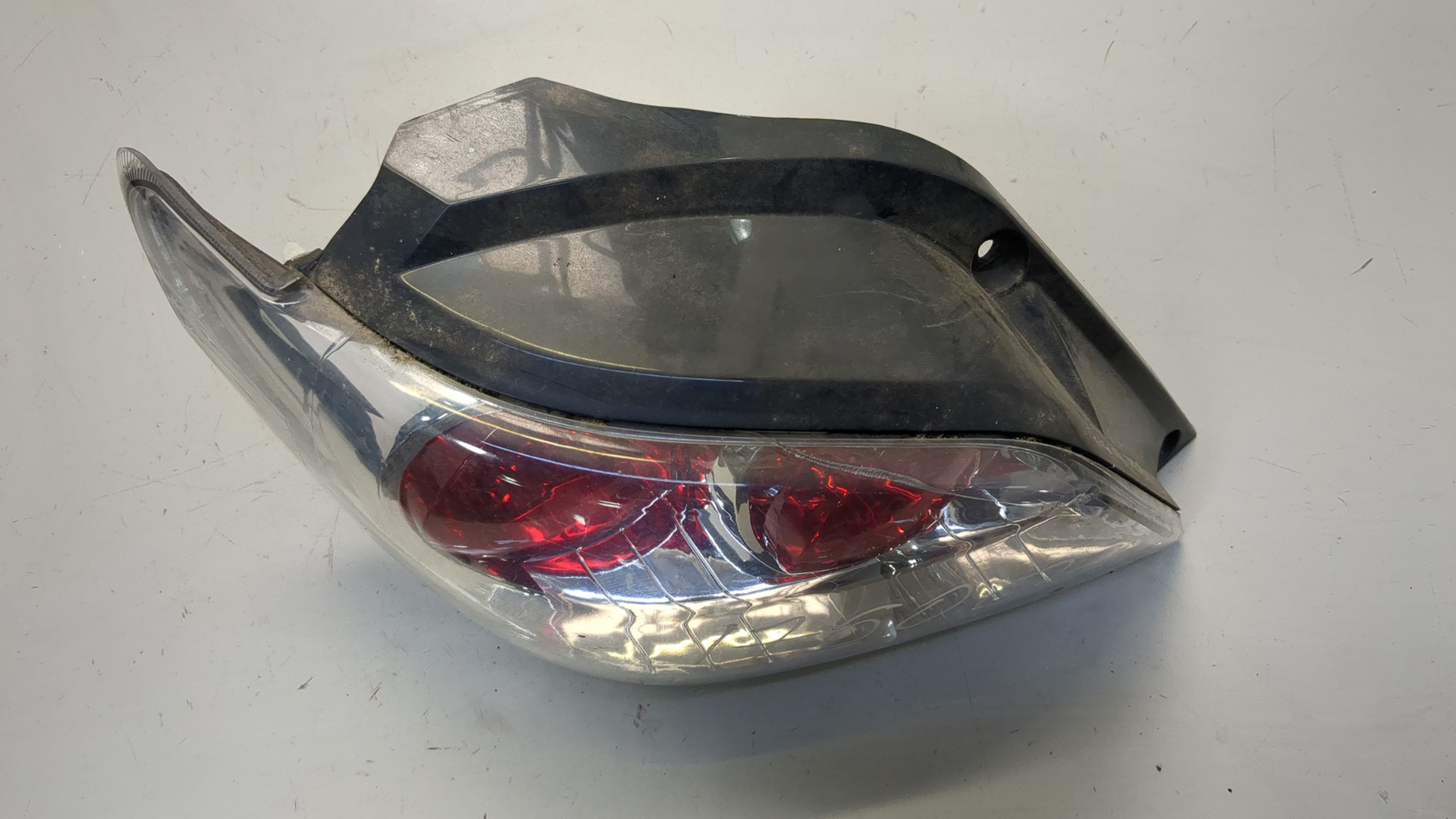 Фонарь задний левый