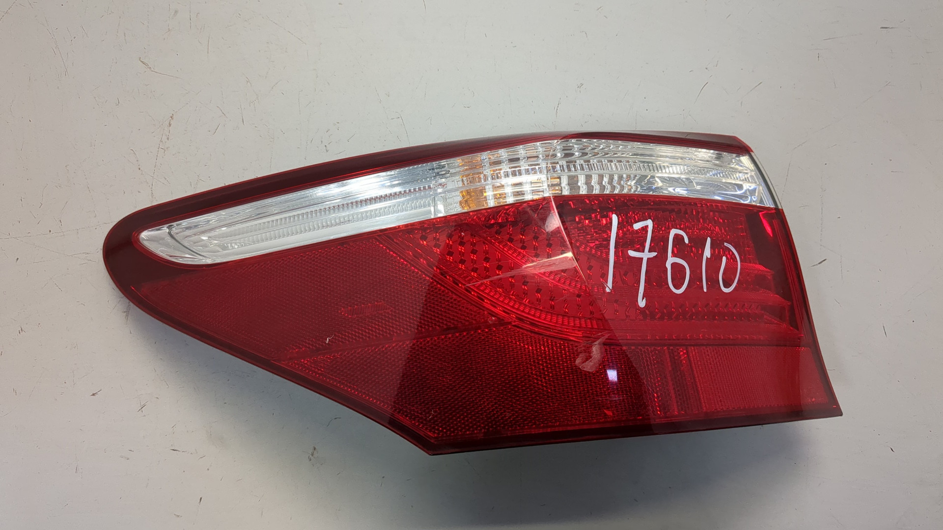 Фонарь задний левый