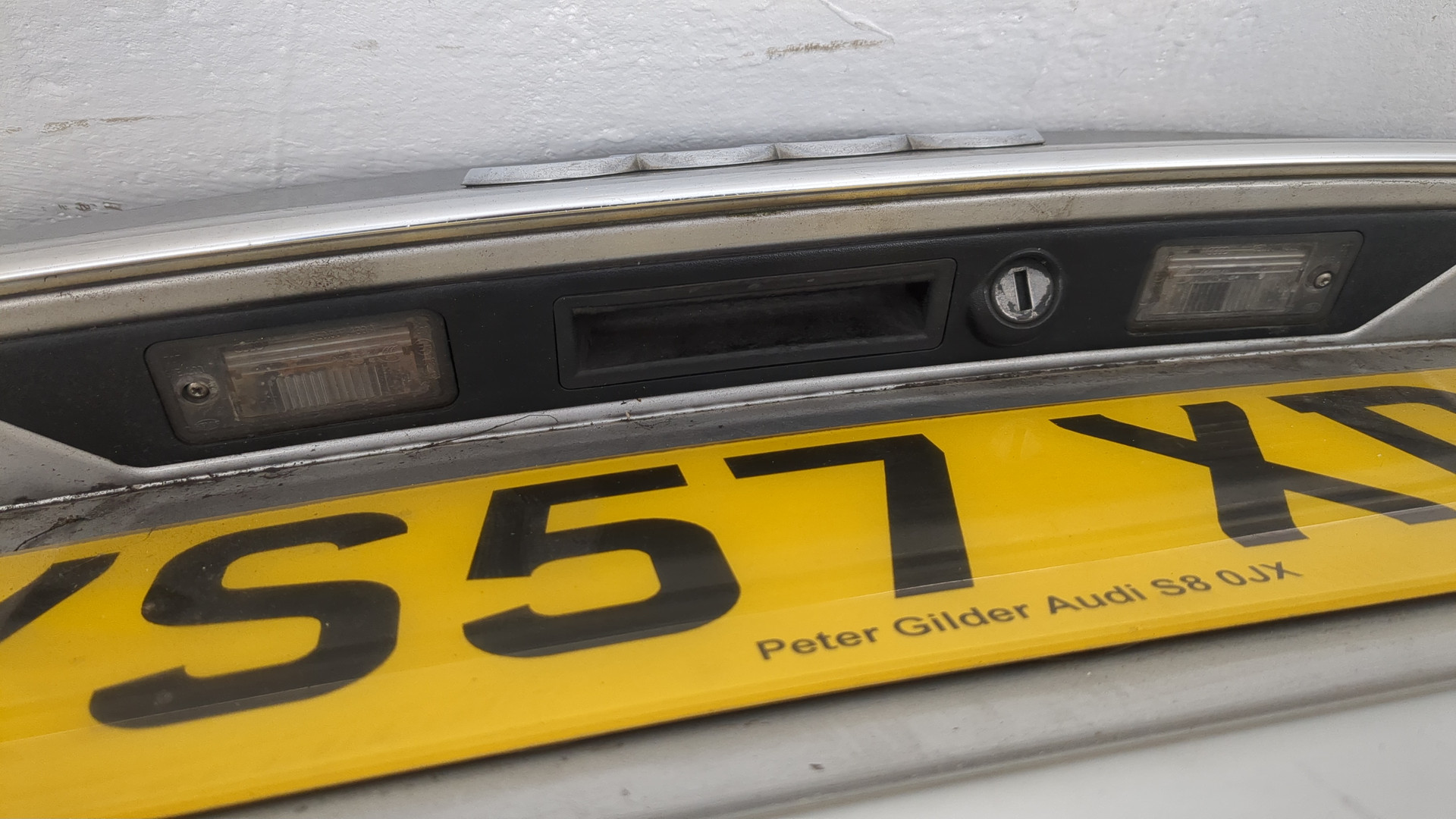 Дверь багажника