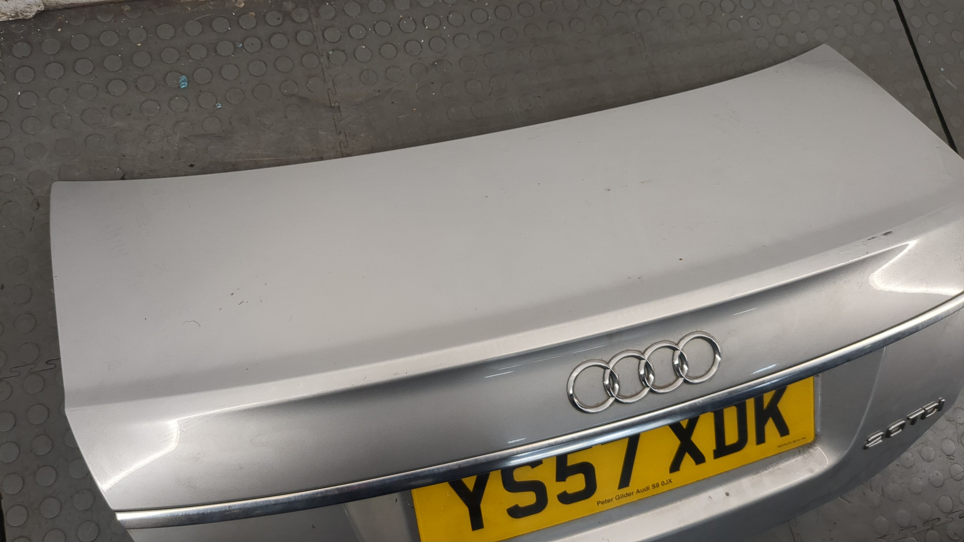 Дверь багажника