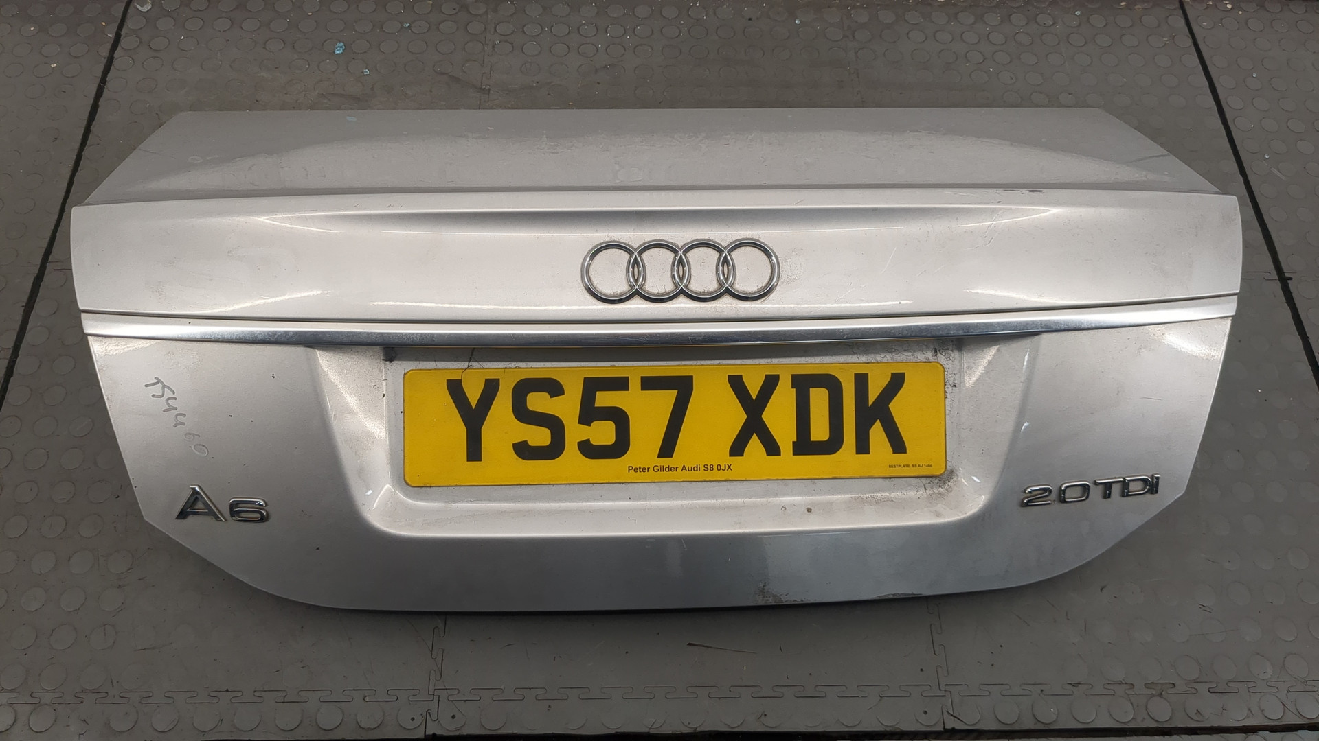 Дверь багажника