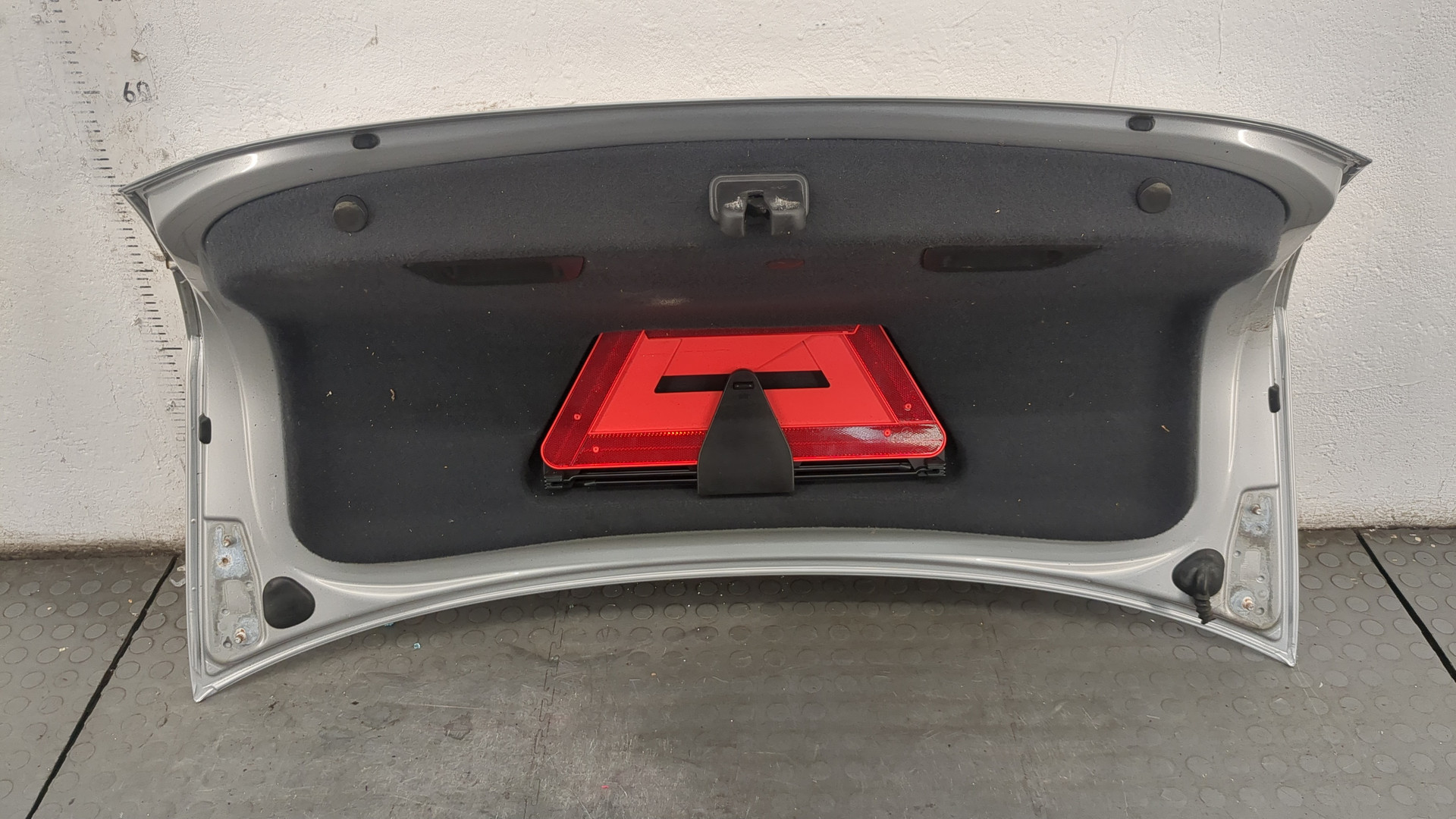 Дверь багажника