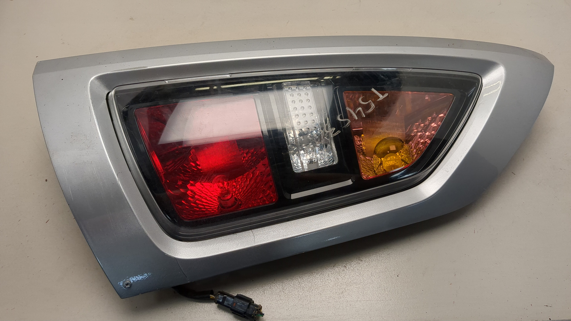 Фонарь задний правый