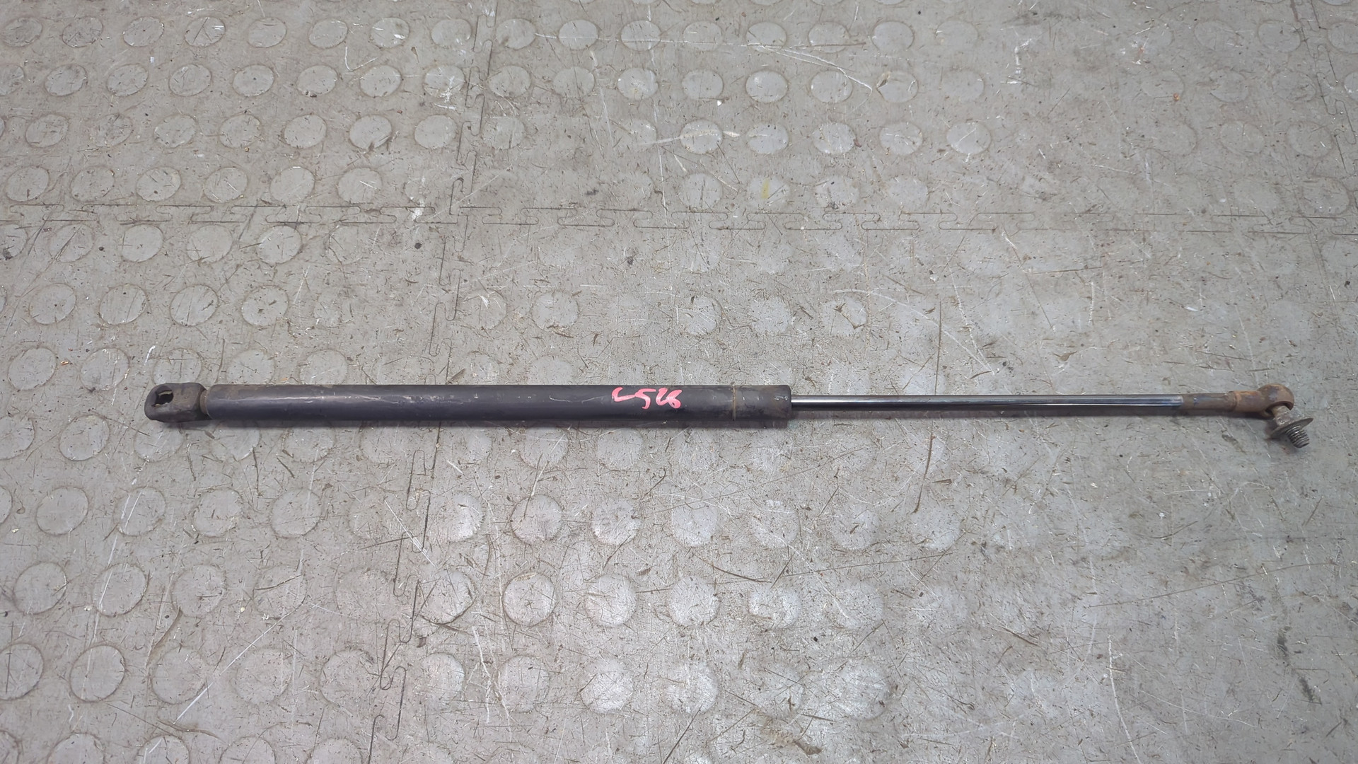 Амортизатор капота