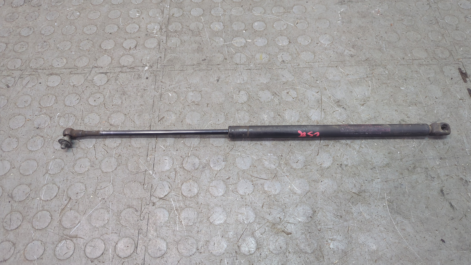 Амортизатор капота