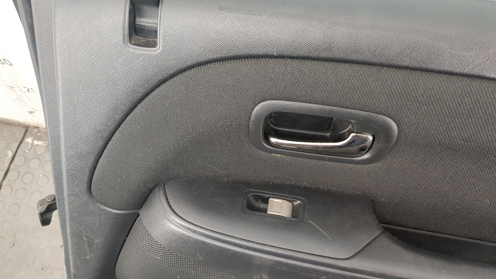 Дверь задняя правая