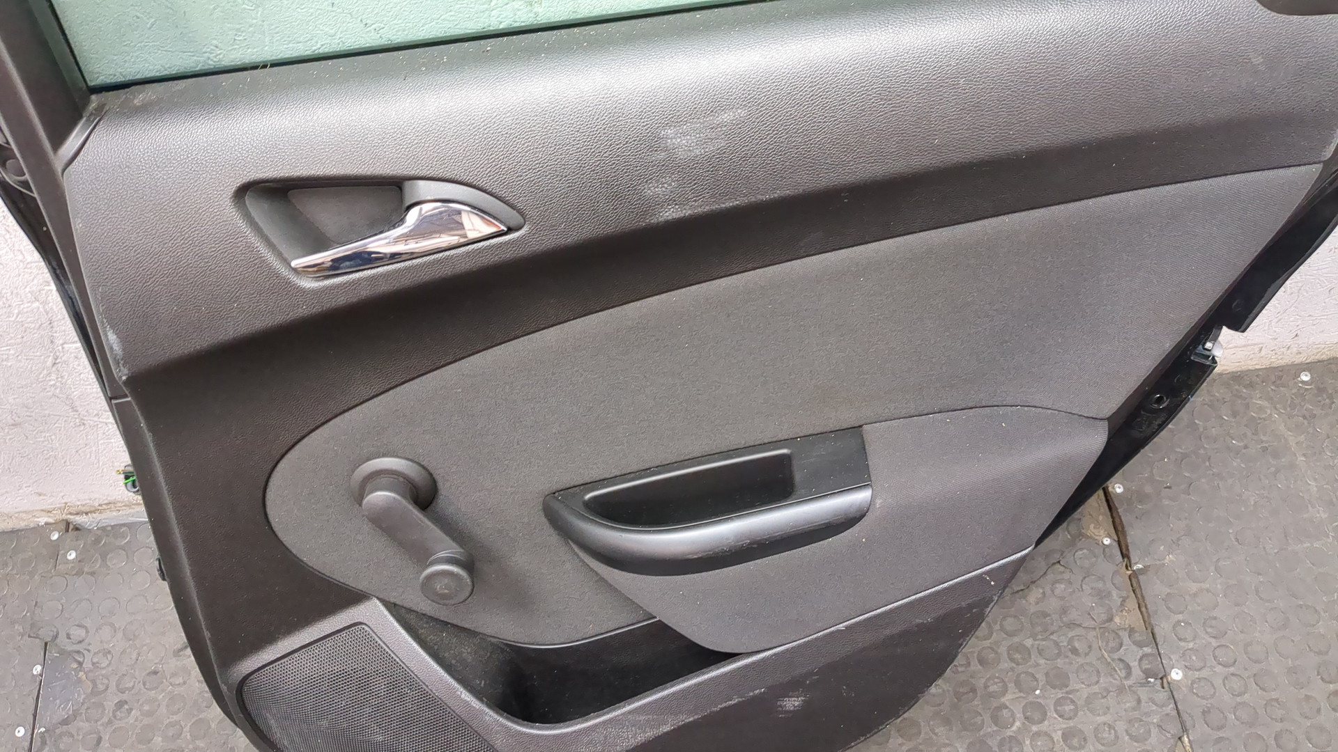 Дверь задняя правая