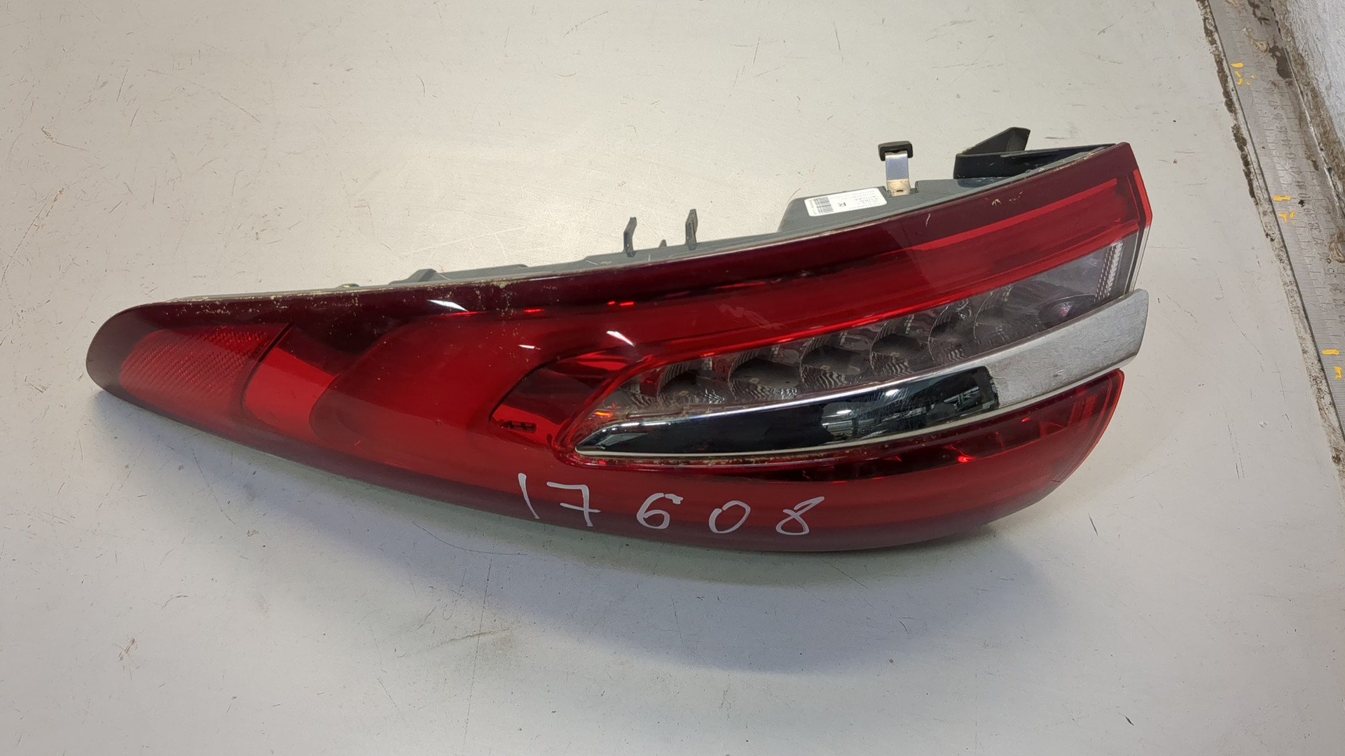 Фонарь задний правый