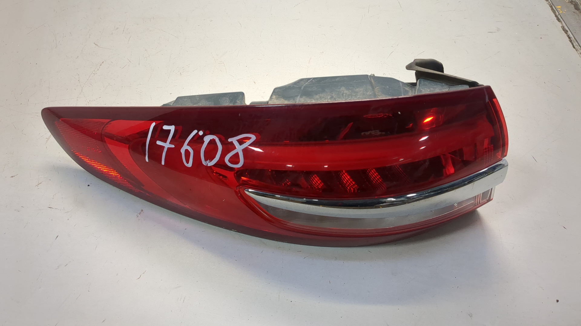 Фонарь задний левый