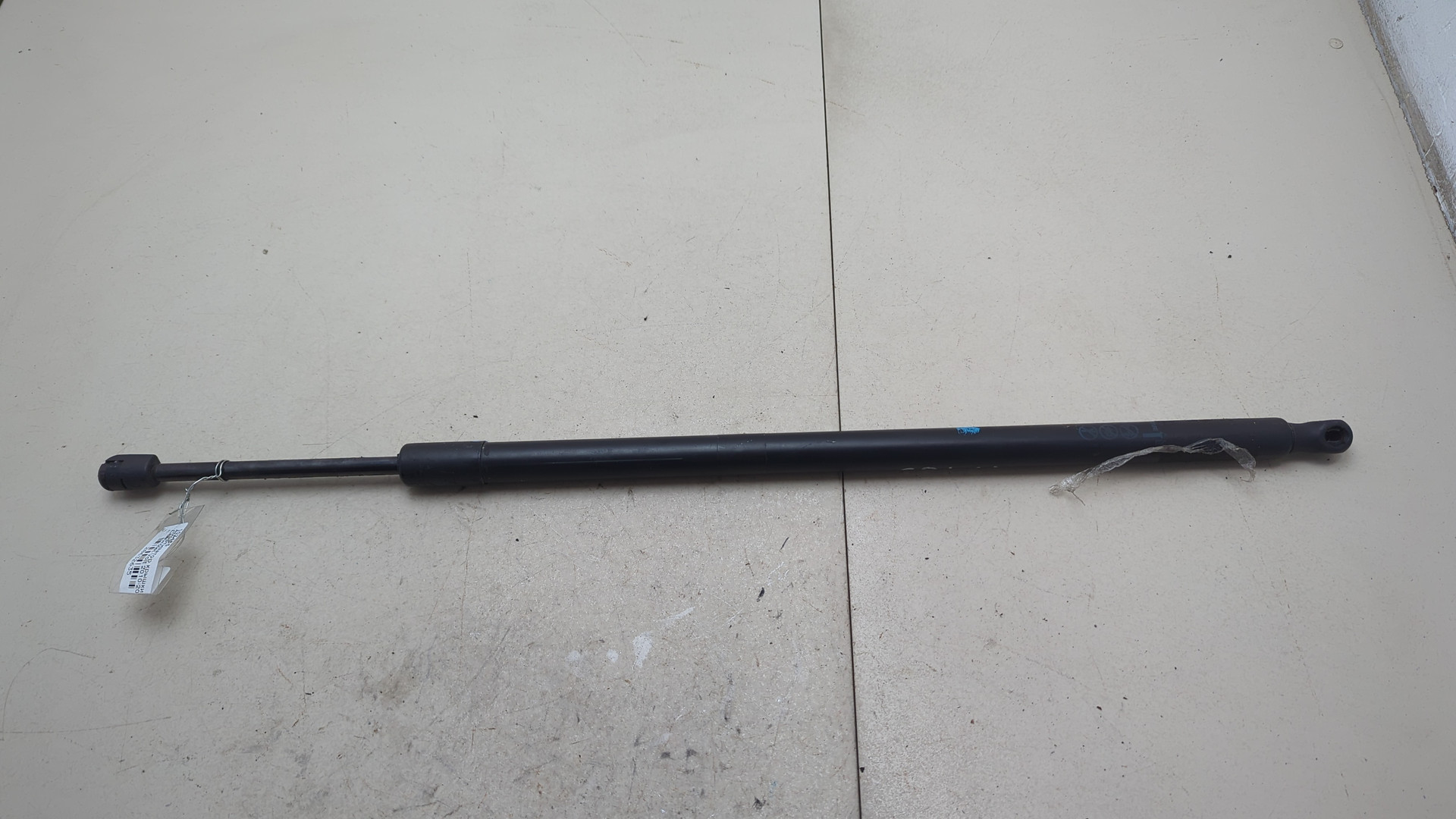 Амортизатор крышки багажника