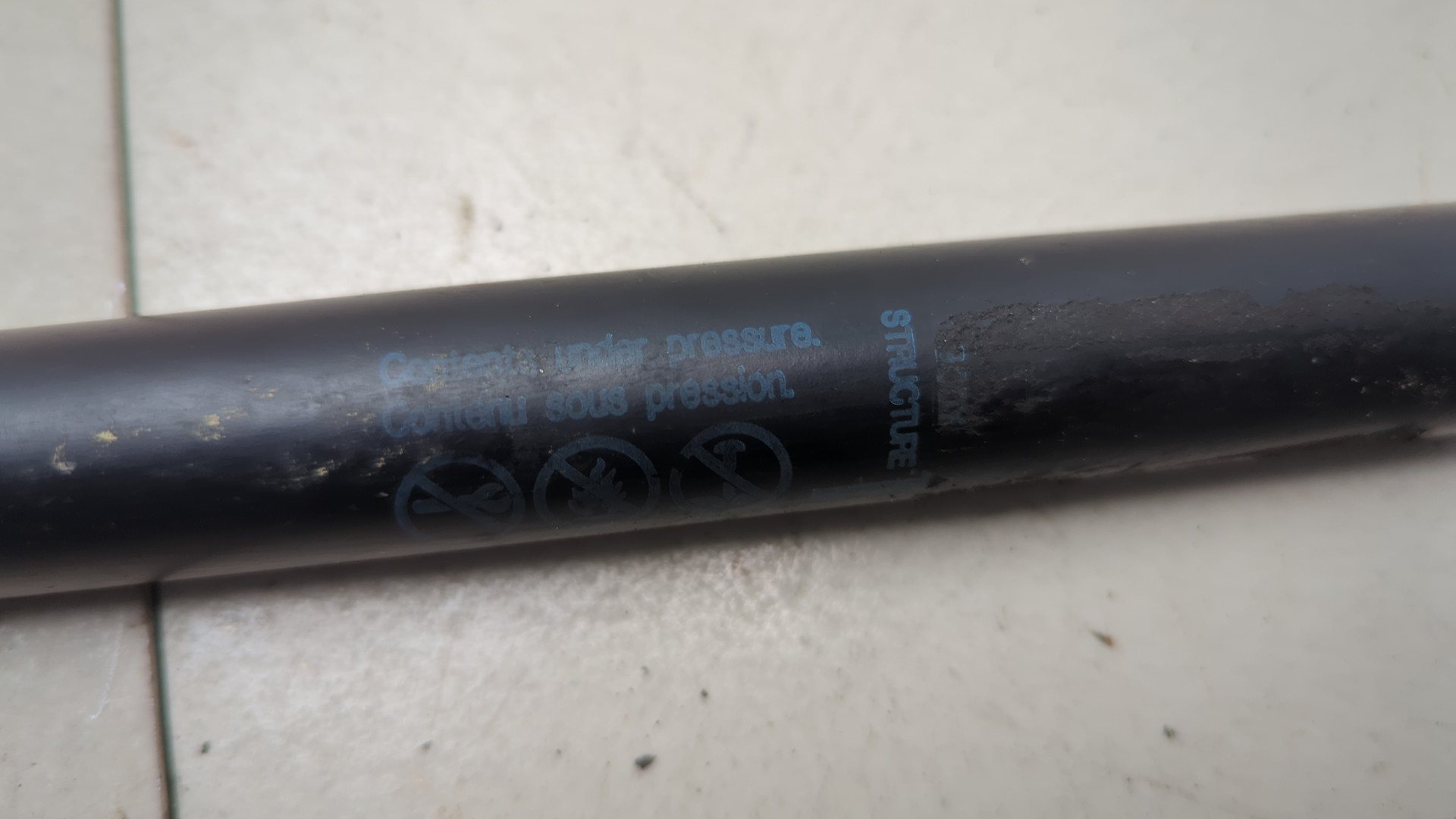 Амортизатор крышки багажника