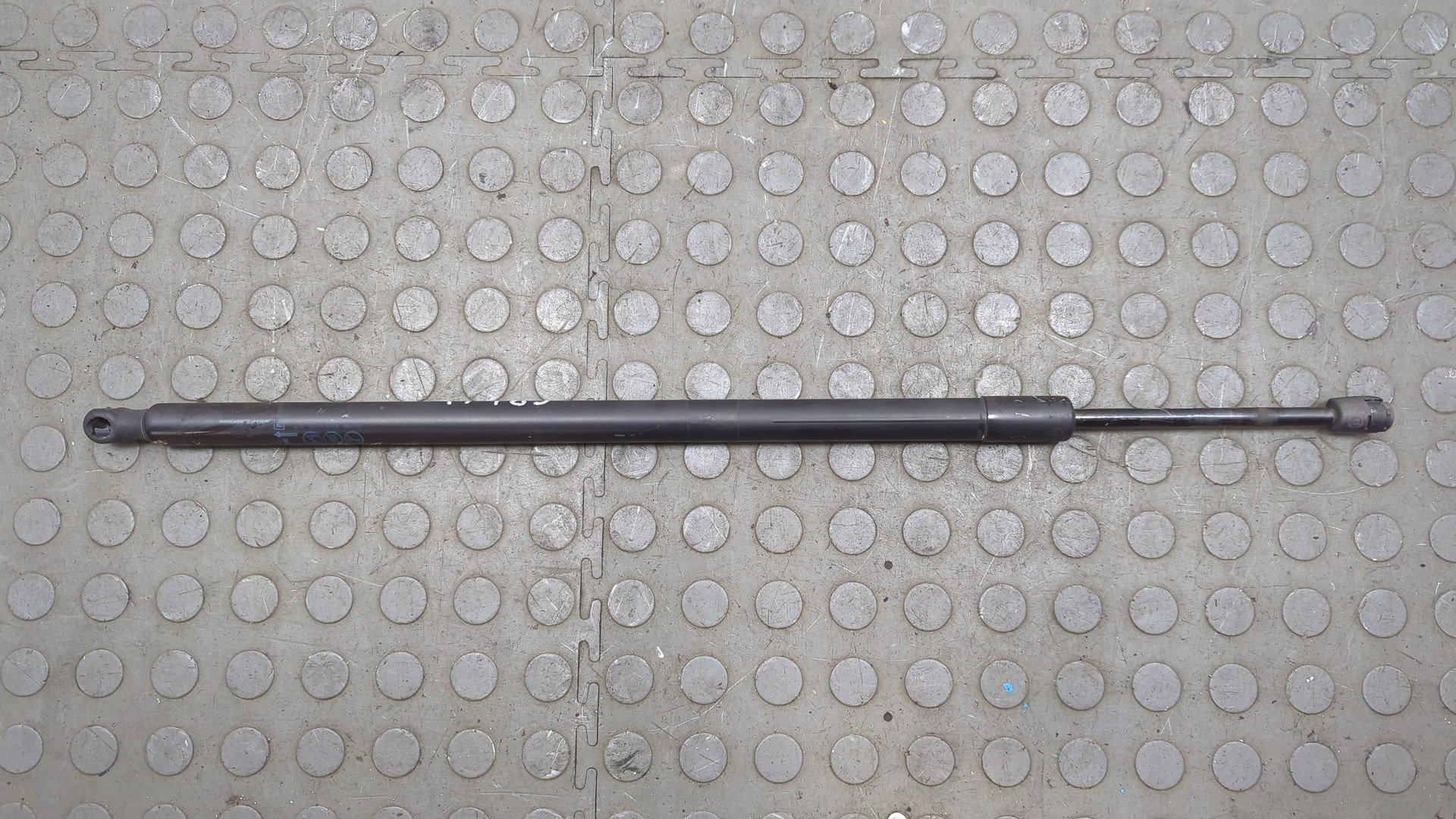 Амортизатор крышки багажника