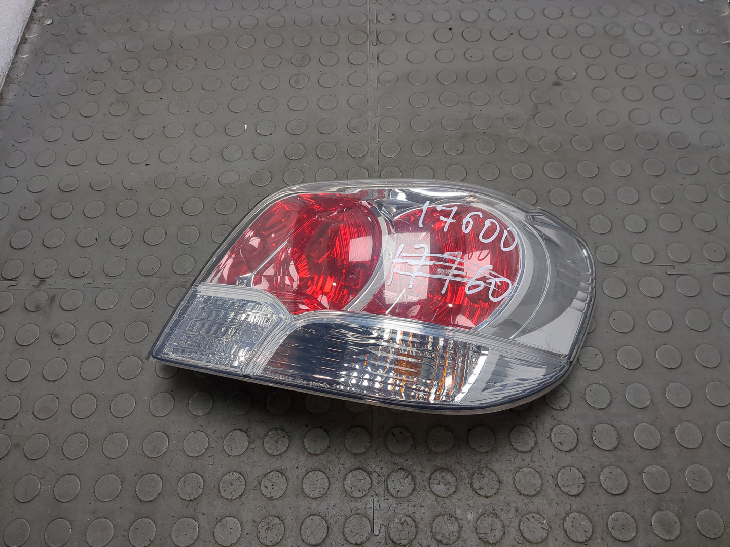 Фонарь задний правый