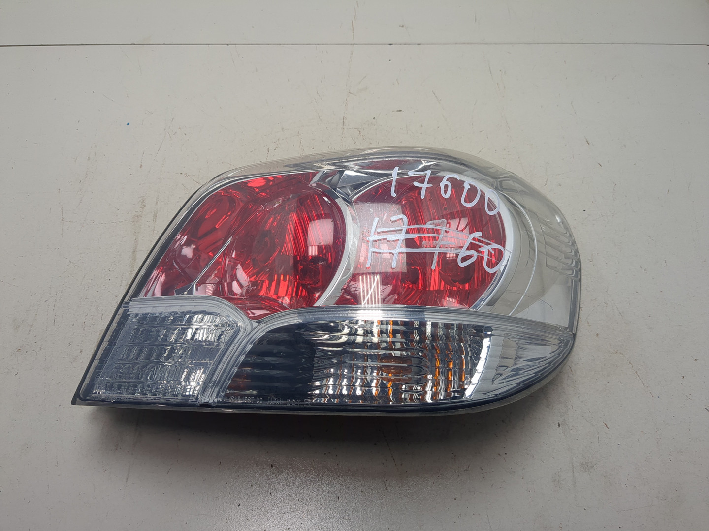 Фонарь задний правый