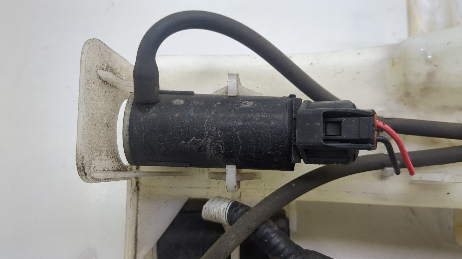 Бачок омывателя лобового стекла