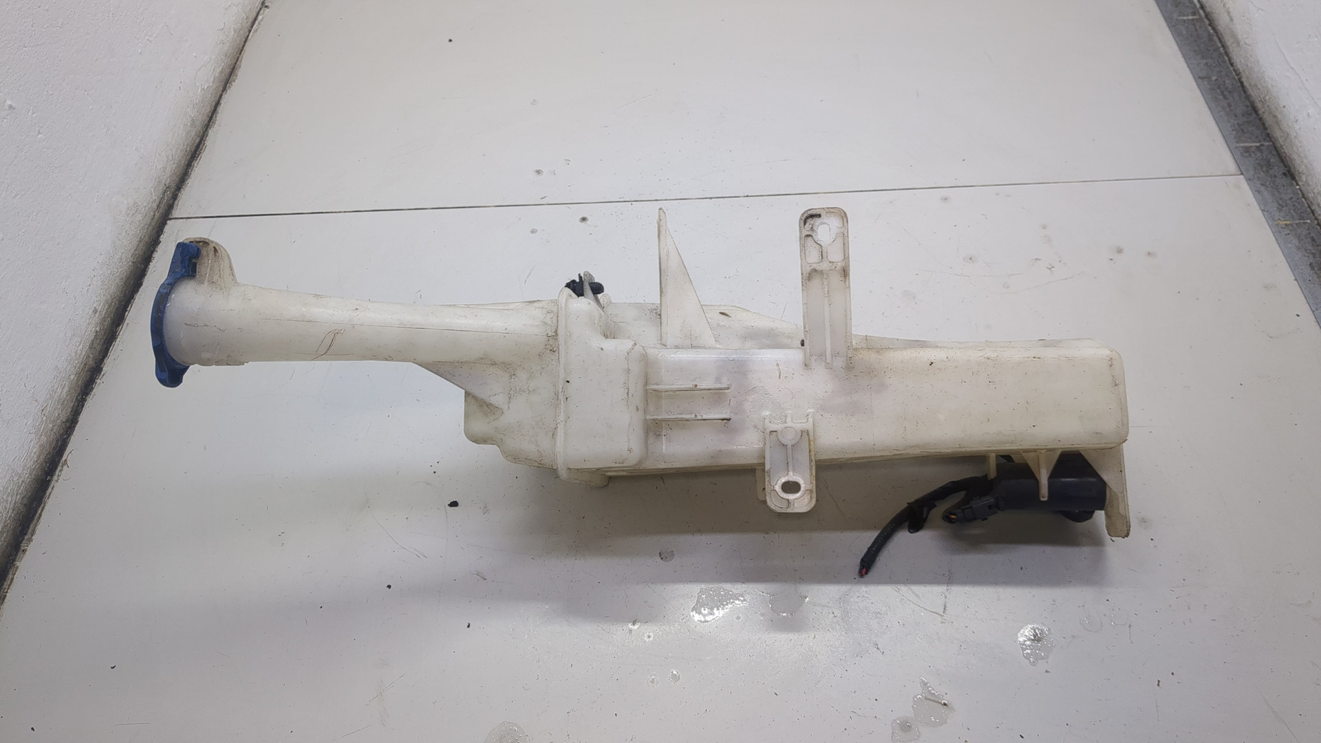 Бачок омывателя лобового стекла