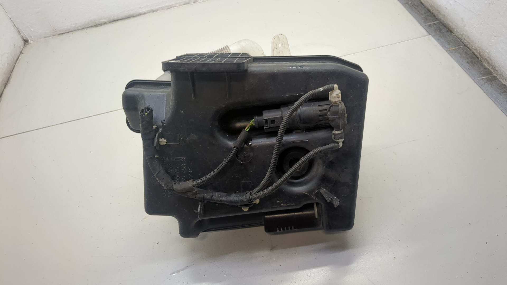 Бачок омывателя лобового стекла