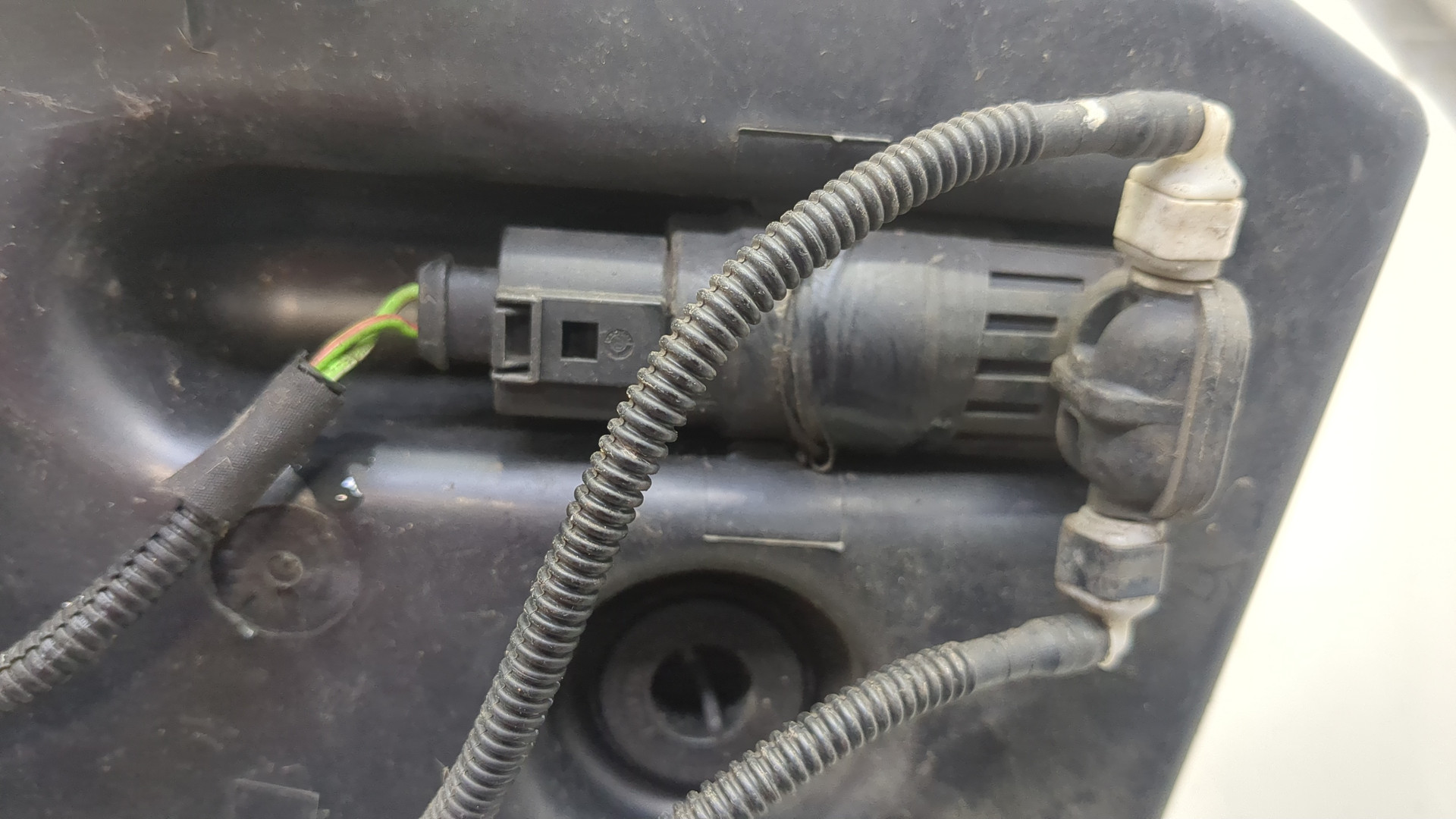 Бачок омывателя лобового стекла