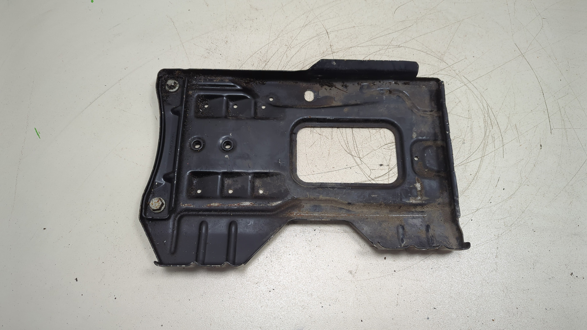 Площадка под аккумулятор (АКБ)