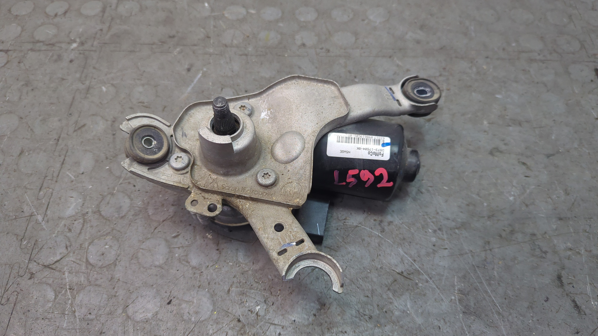 Моторчик стеклоочистителя передний