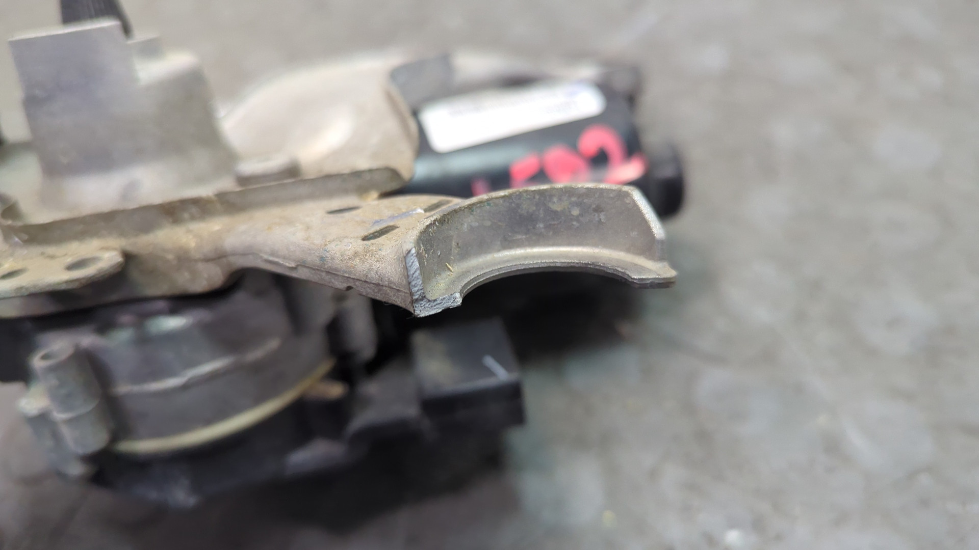 Моторчик стеклоочистителя передний