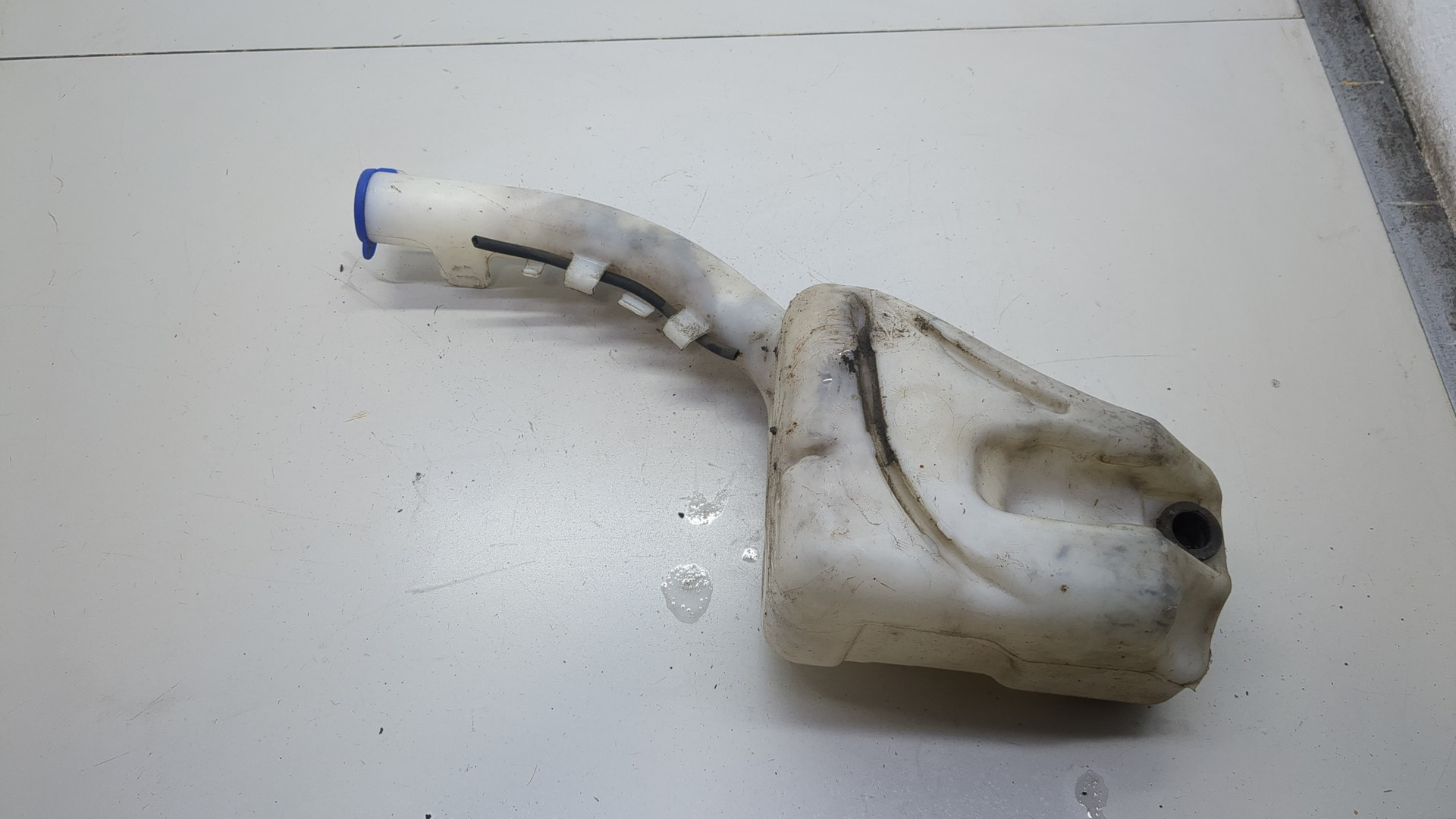 Бачок омывателя лобового стекла