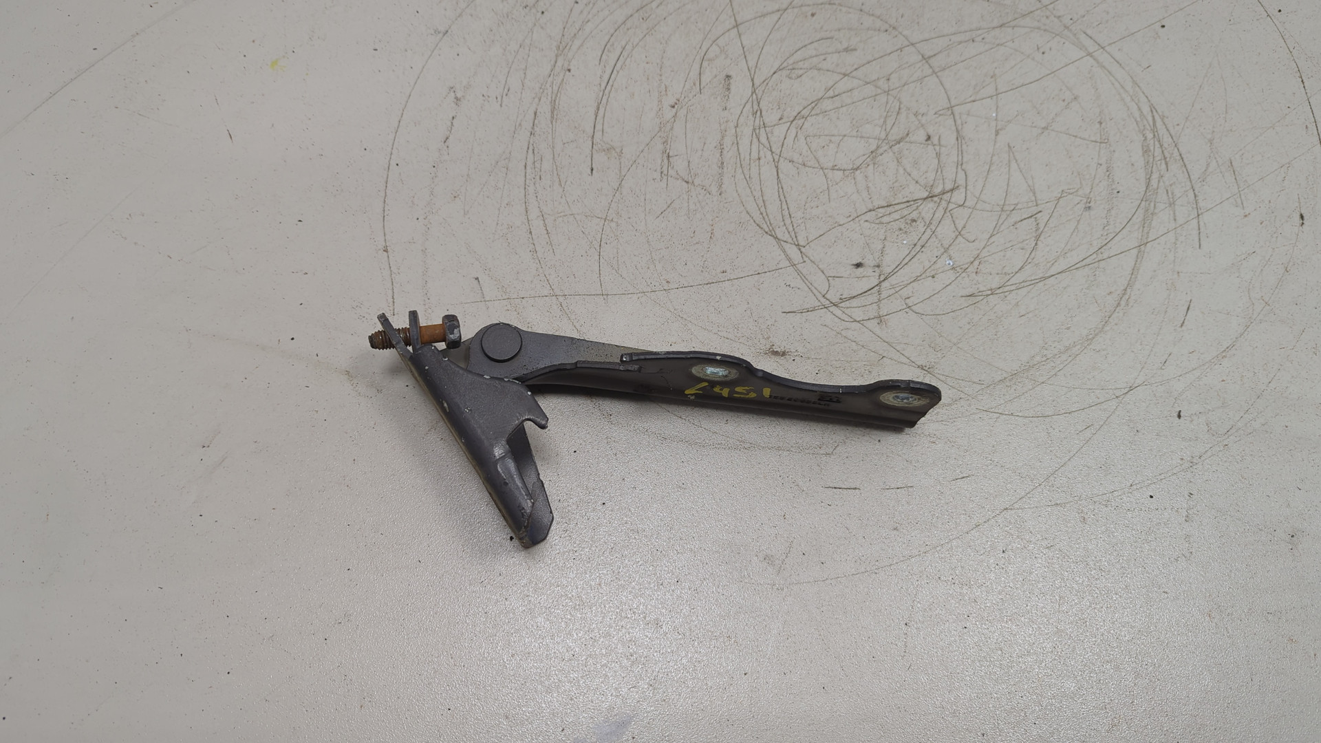 Петля капота левая