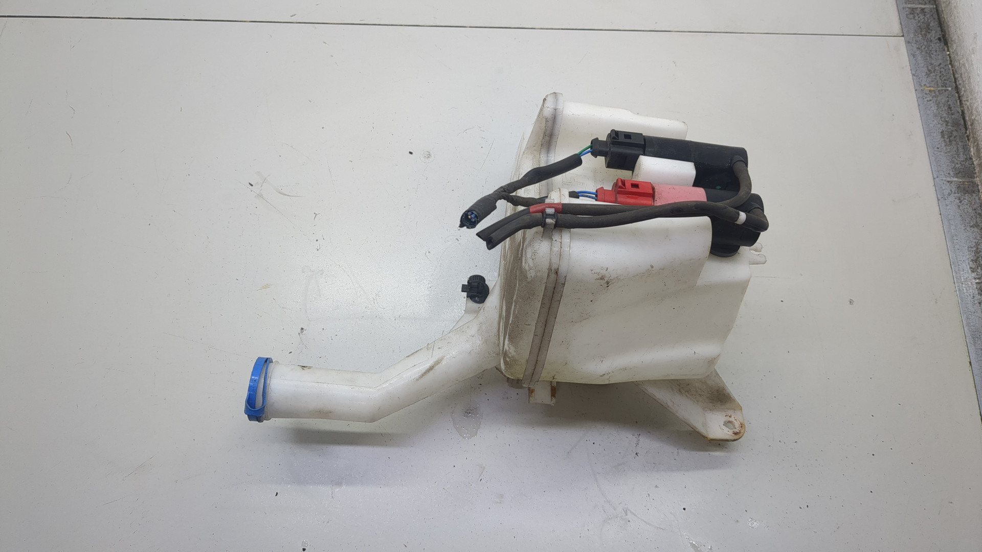 Бачок омывателя лобового стекла