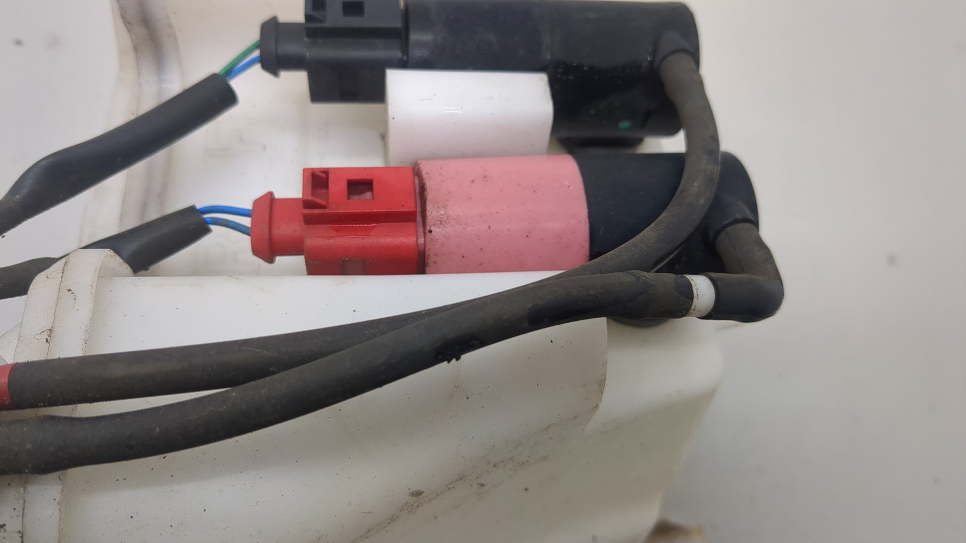 Бачок омывателя лобового стекла