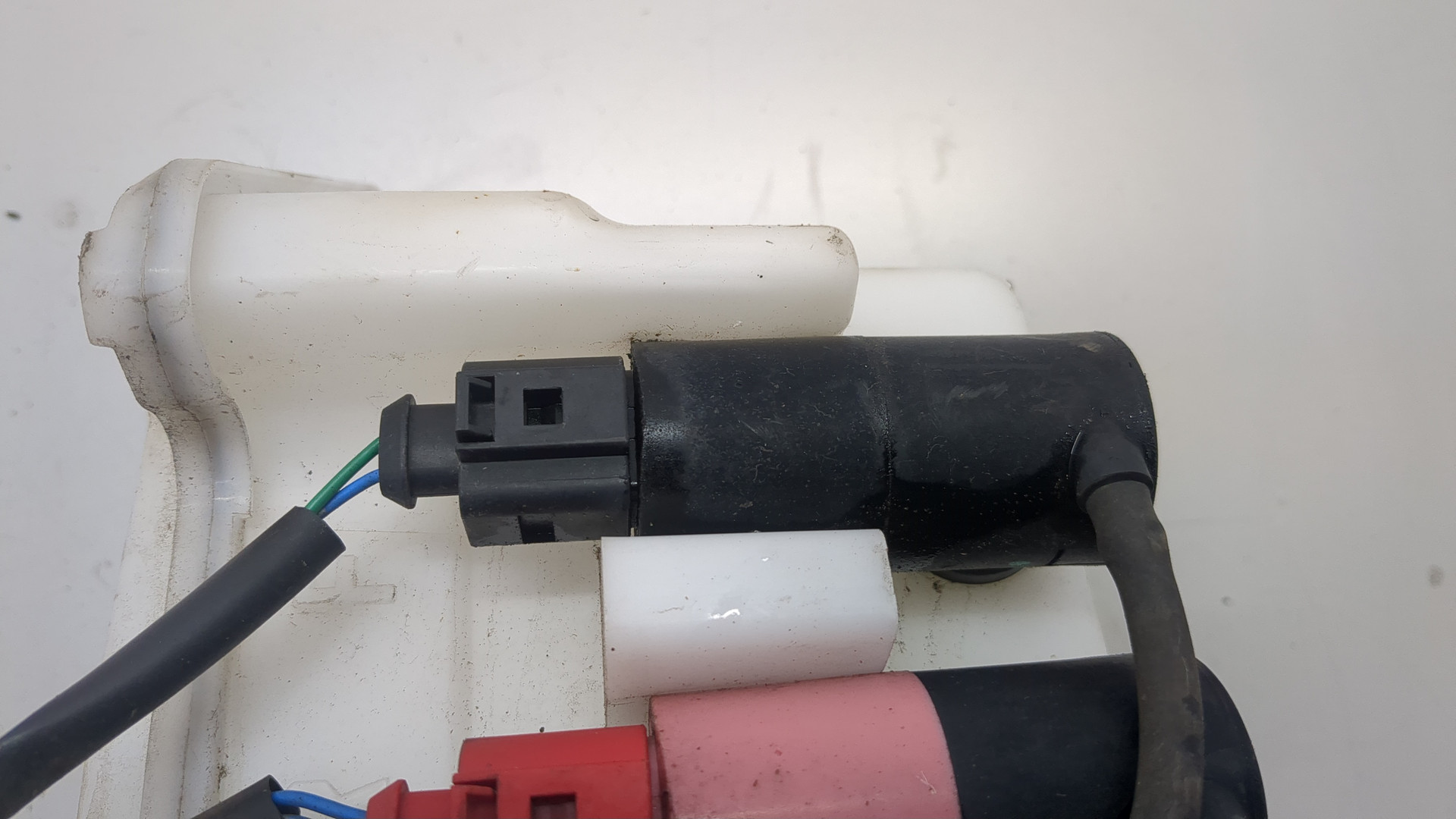 Бачок омывателя лобового стекла