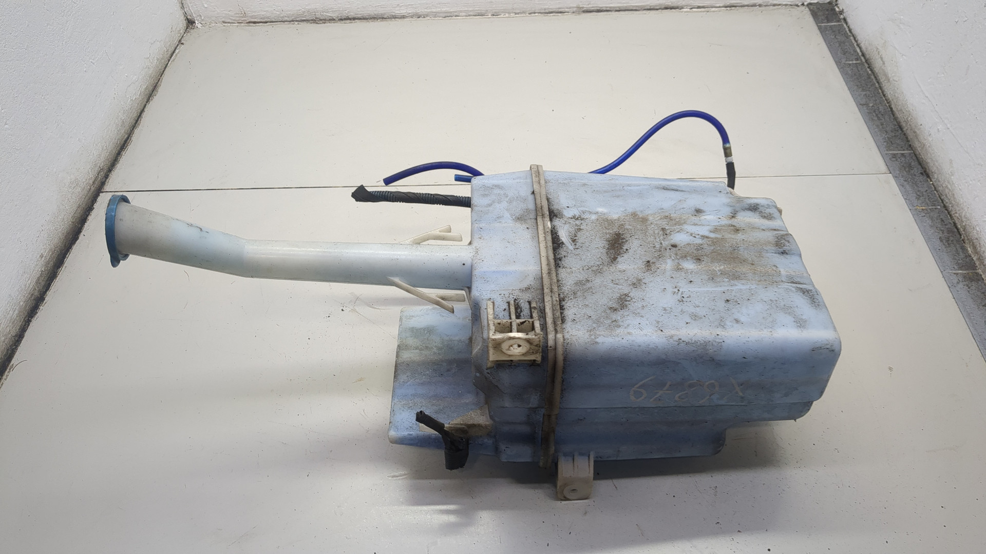 Бачок омывателя лобового стекла