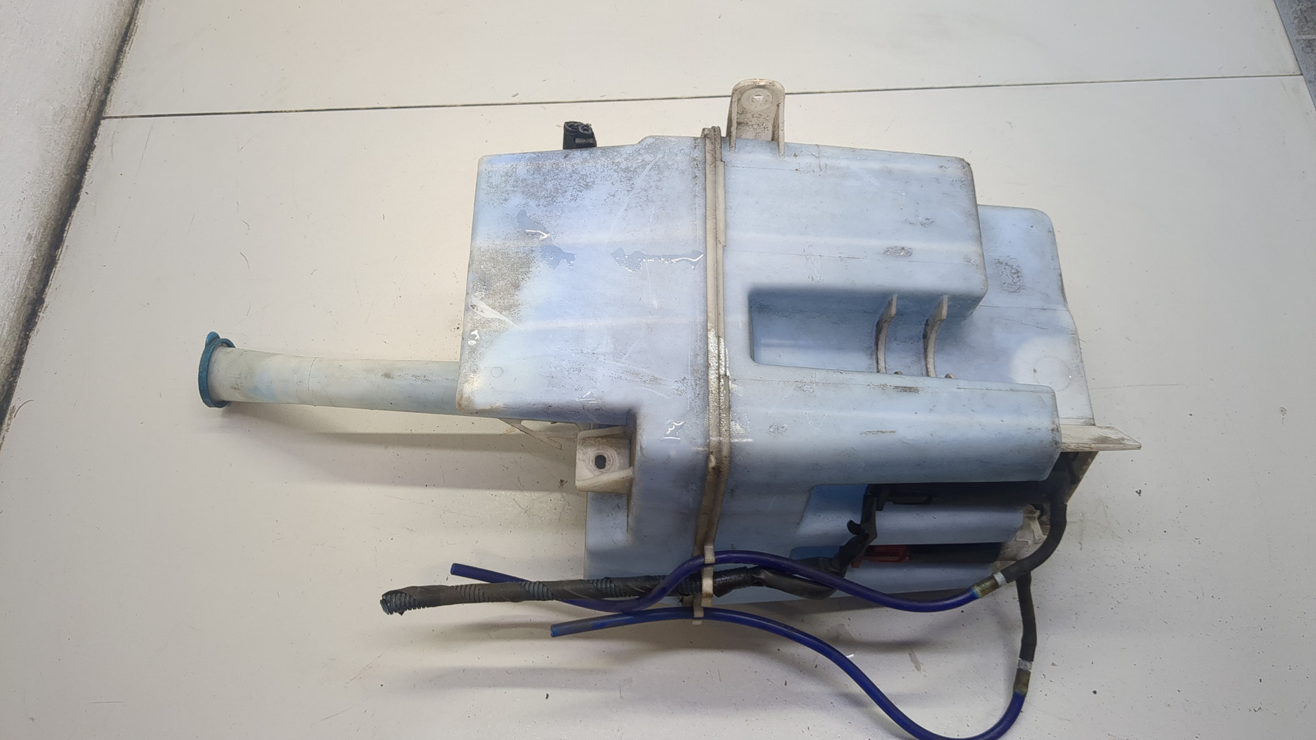 Бачок омывателя лобового стекла