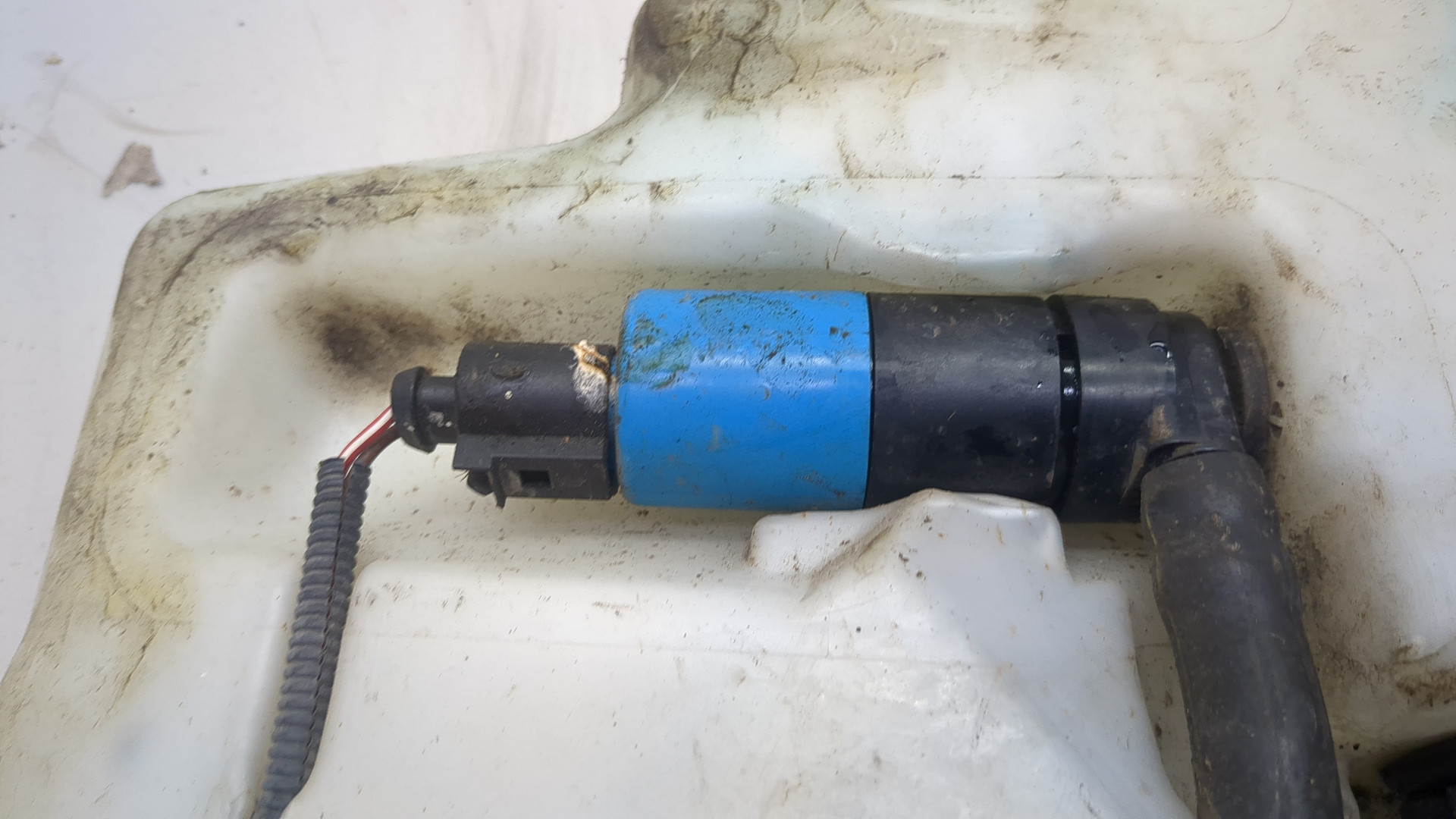 Бачок омывателя лобового стекла