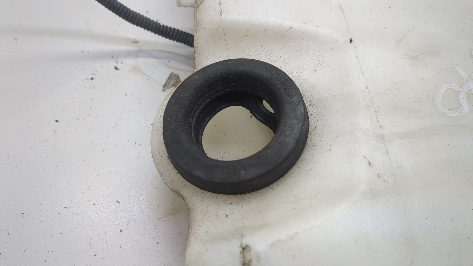 Бачок омывателя лобового стекла