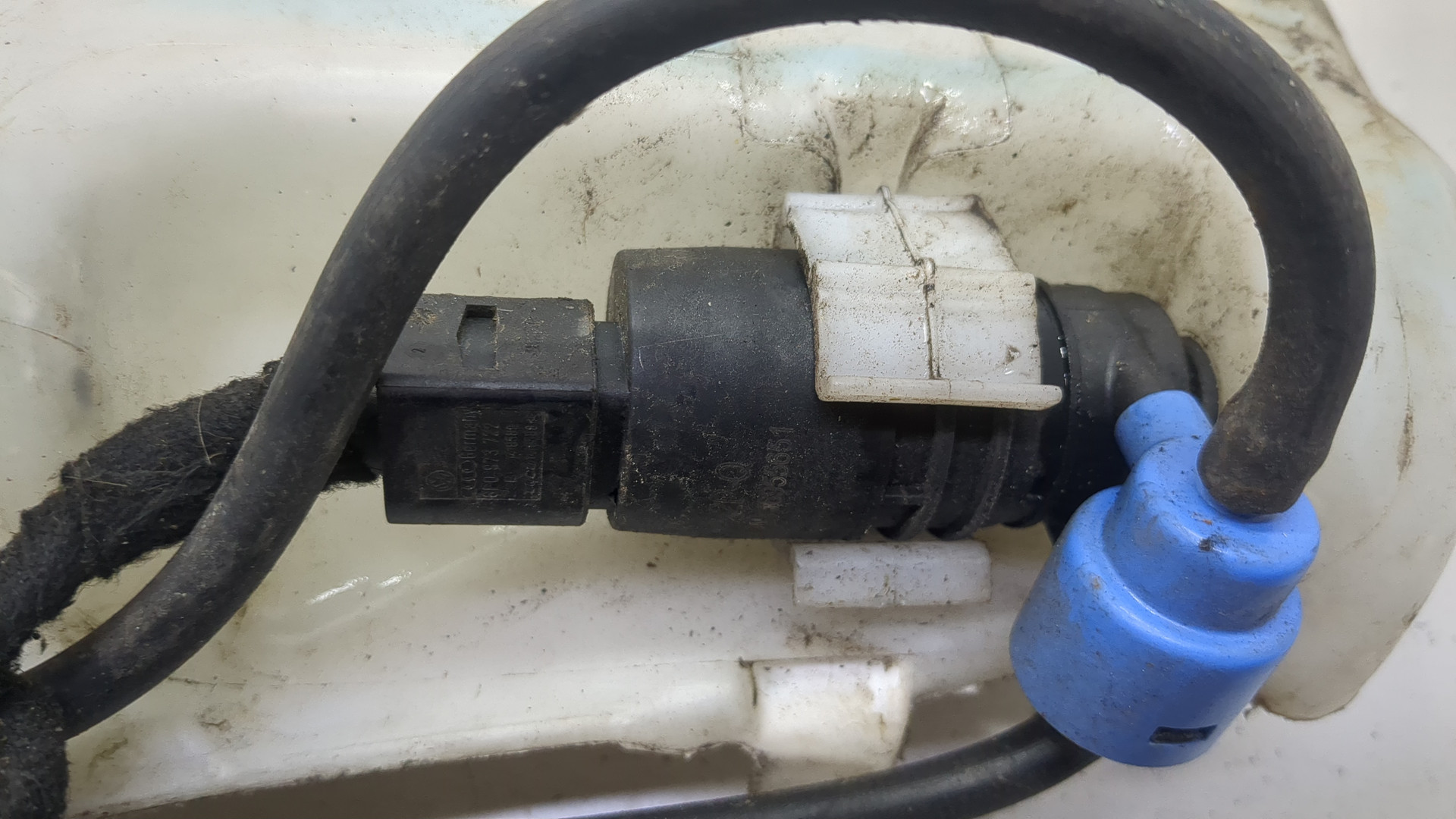 Бачок омывателя лобового стекла