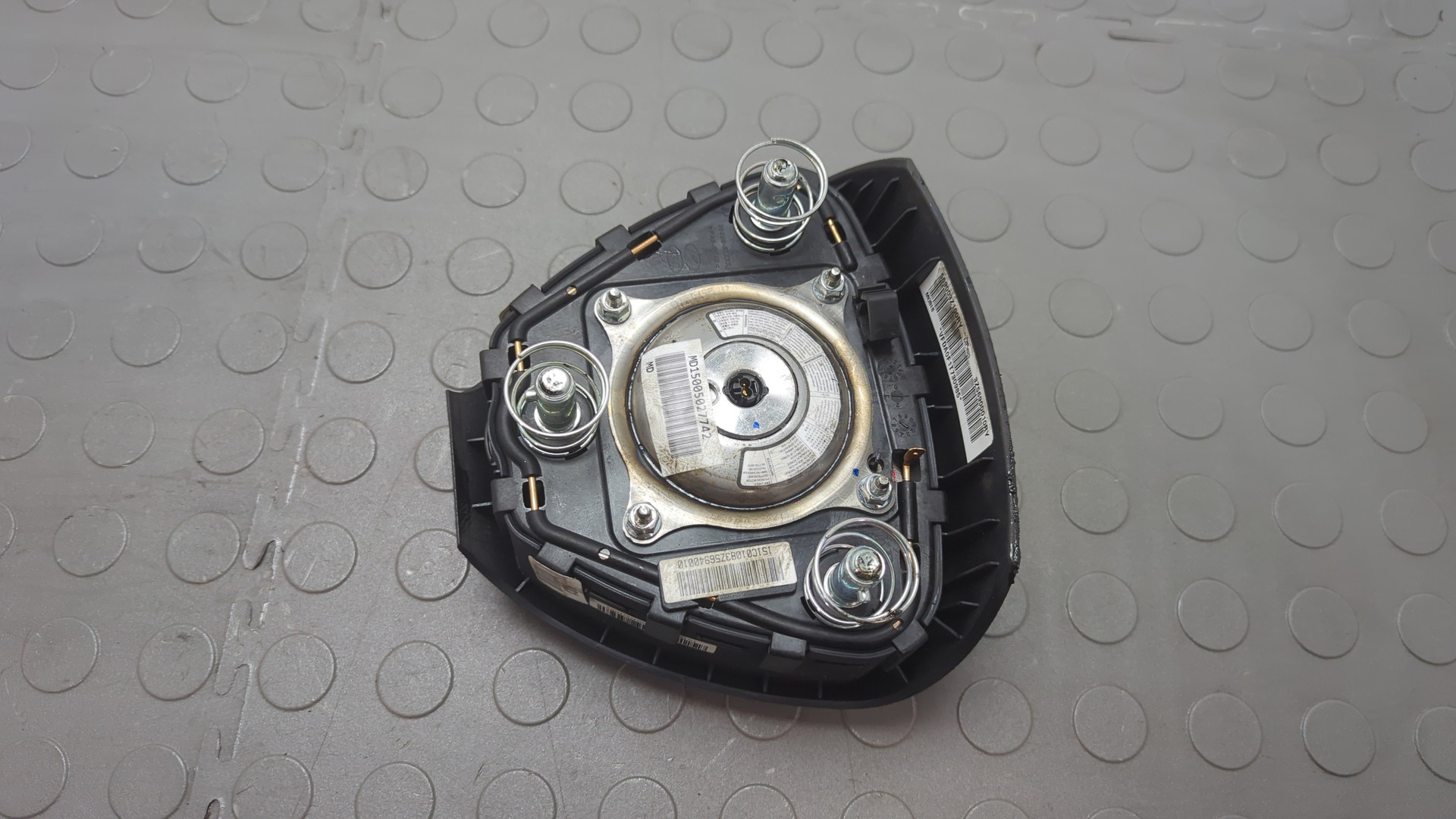 Подушка безопасности в рулевое колесо