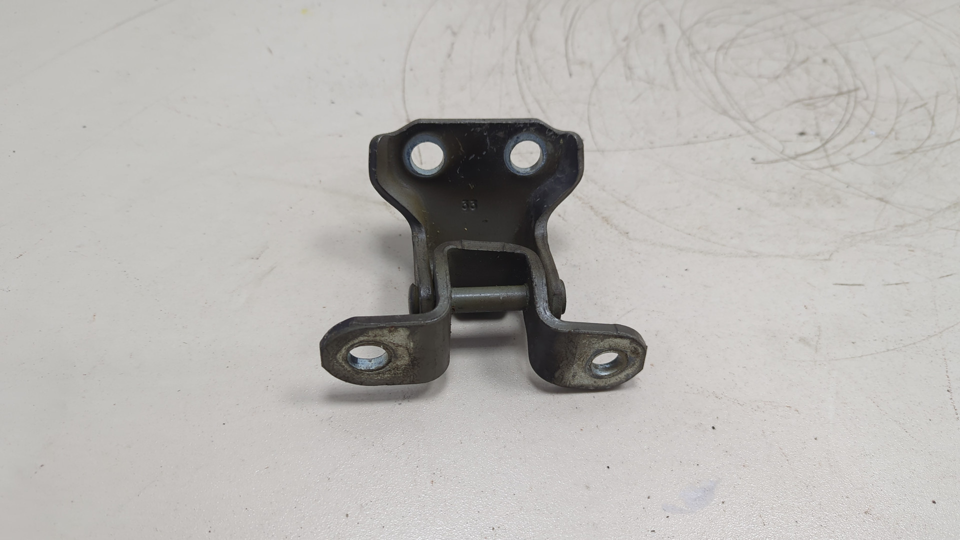 Петля двери