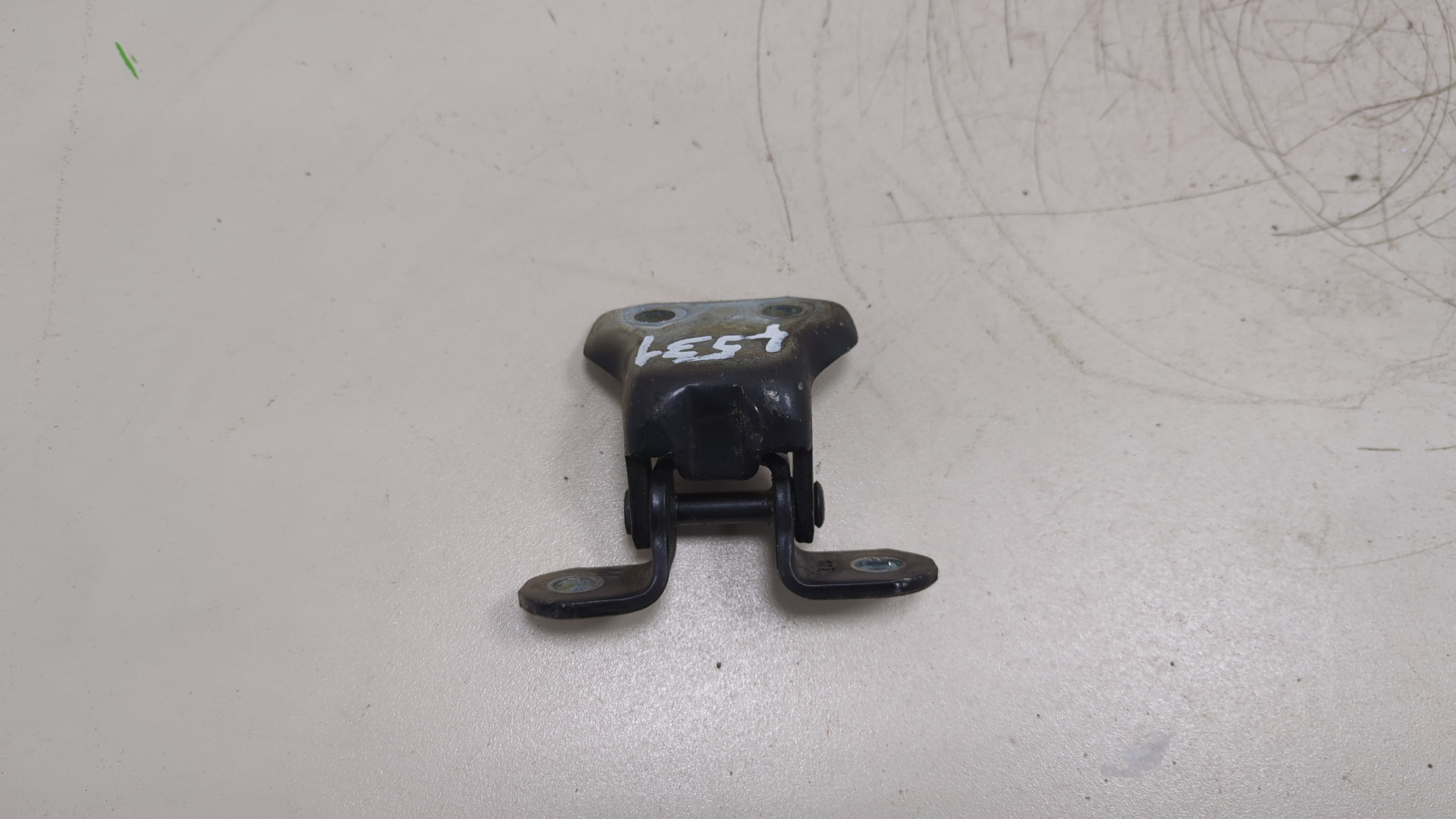 Петля двери