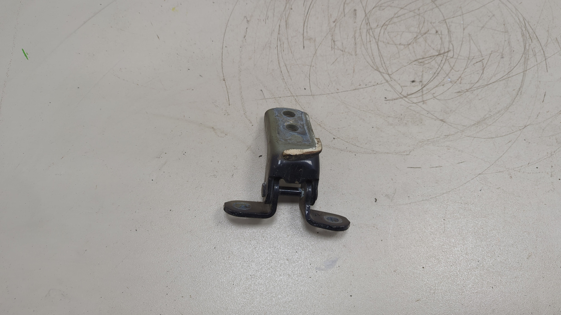 Петля двери