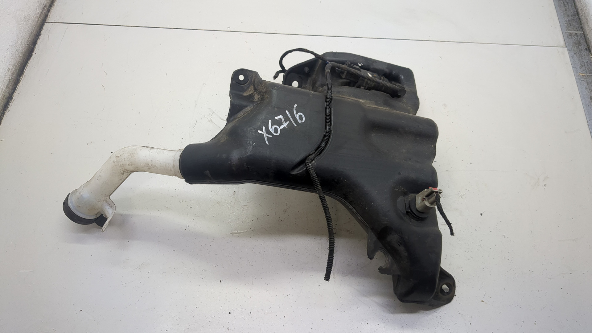 Бачок омывателя лобового стекла